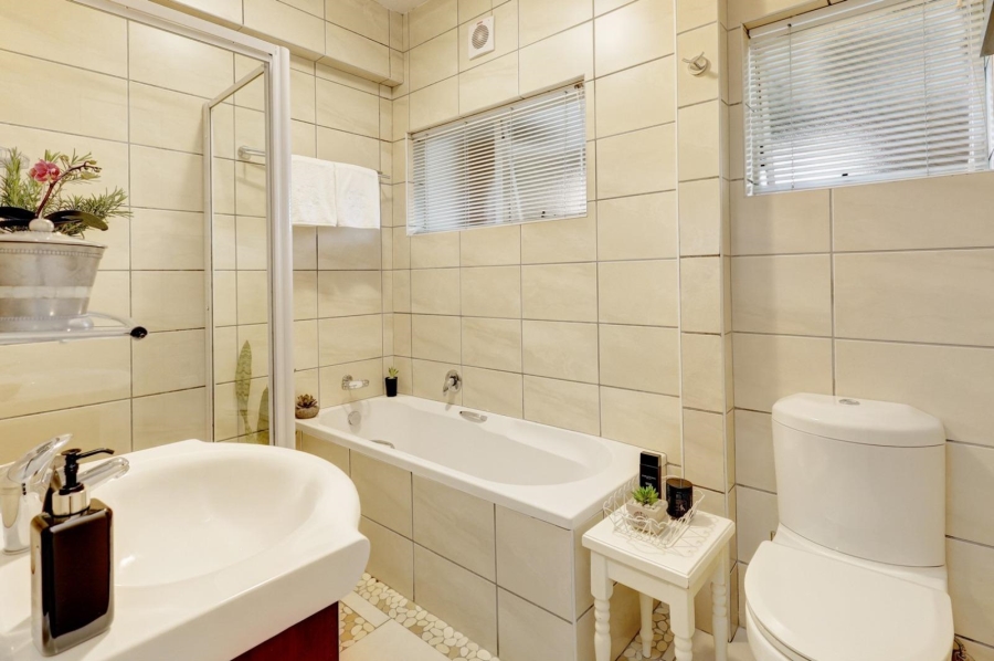 2 Bedroom Property for Sale in Oostersee Western Cape